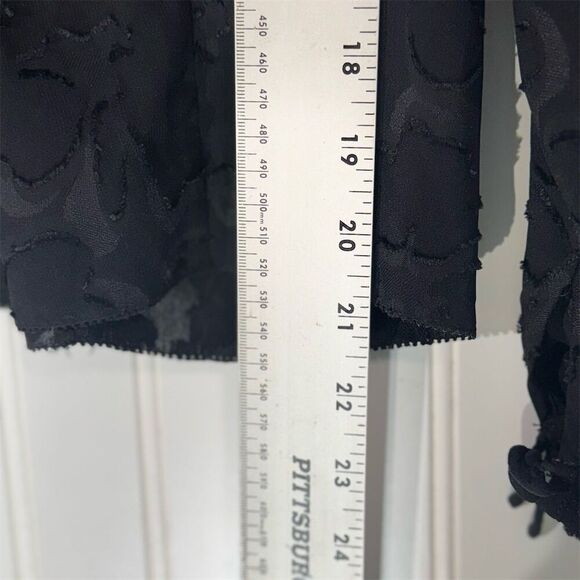 Wilfred by Aritzia Black Textured Floral Blouse S Romantic Goth Cottagecore Top - Picture 7 of 10
